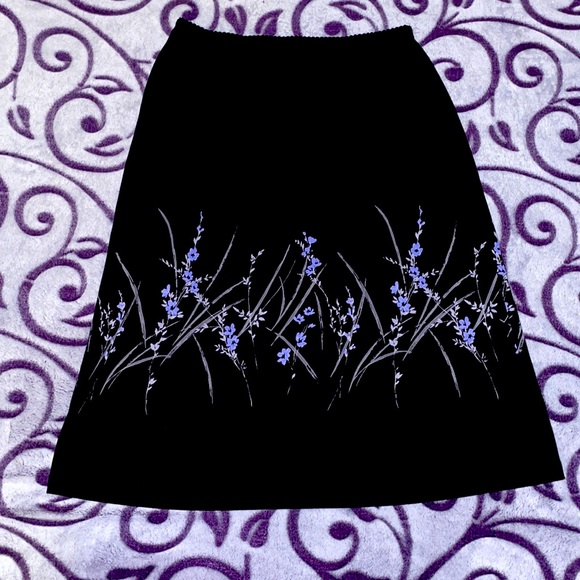 Small Express Skirt Slip Black with Purple Flowers - Picture 1 of 2